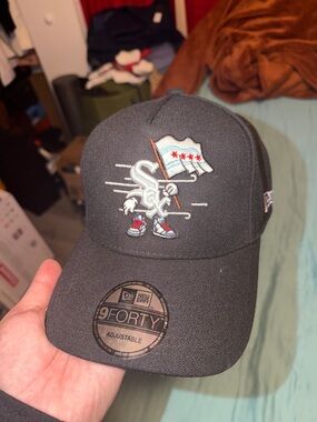 New Era Black Chicago White Sox 9FORTY Cap with Flag Patch